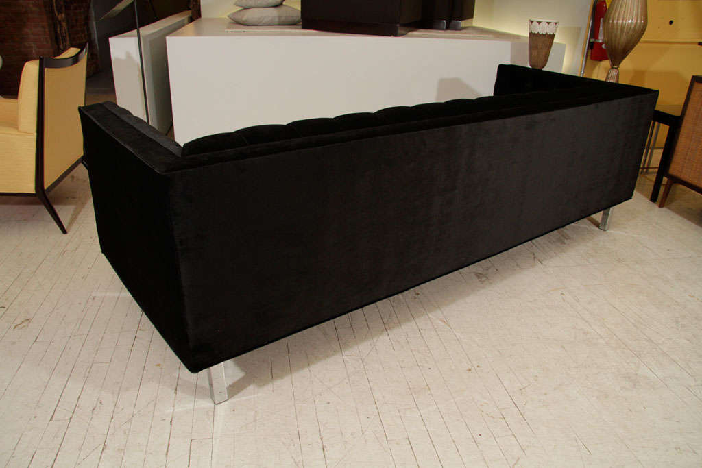 Modern Velvet Tufted Tuxedo Sofa In Good Condition For Sale In New York, NY